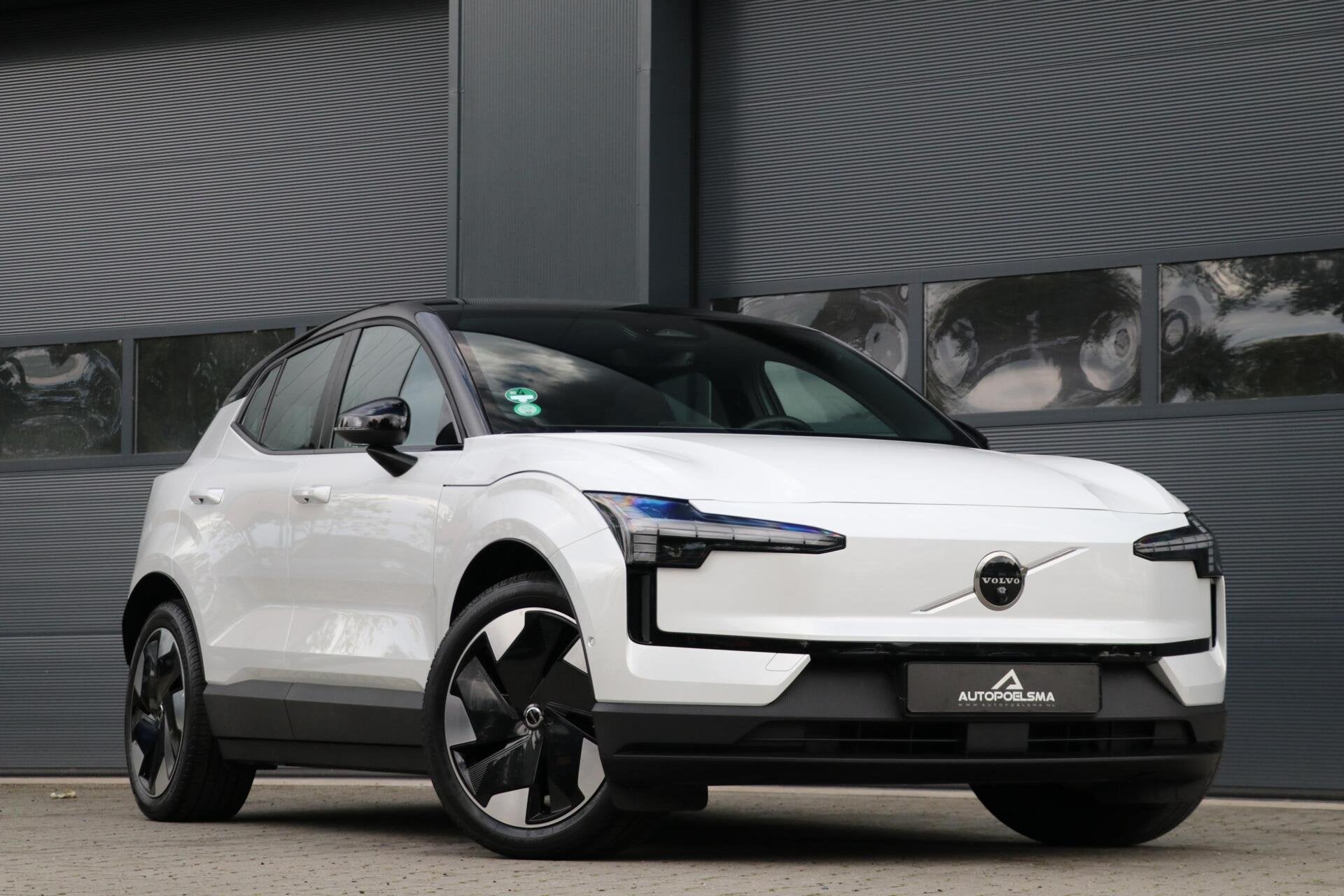 Volvo EX30 Twin Motor Performance Ultra 69 kWh 429PK Panodak, Automaat, Gebruikt, Zwart, Wit