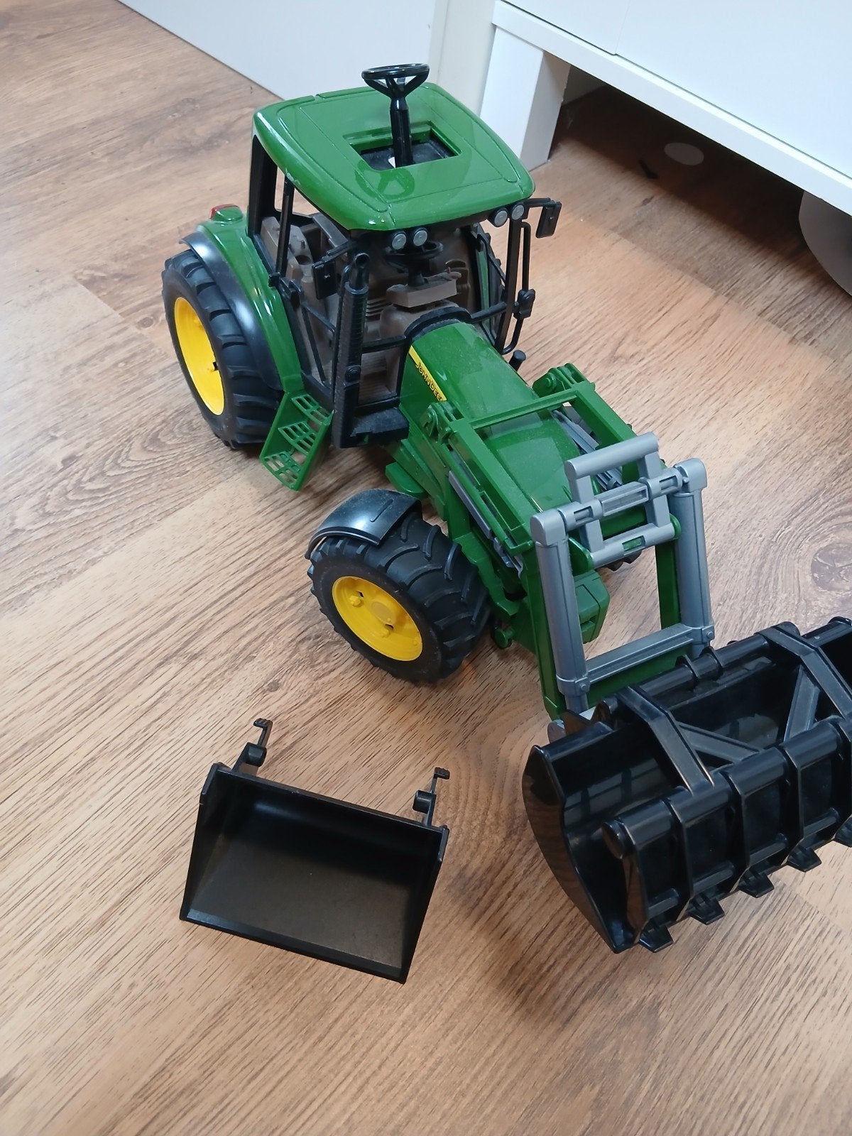 Bruder Trekker met voorlader en bakken, Ophalen, Zo goed als nieuw