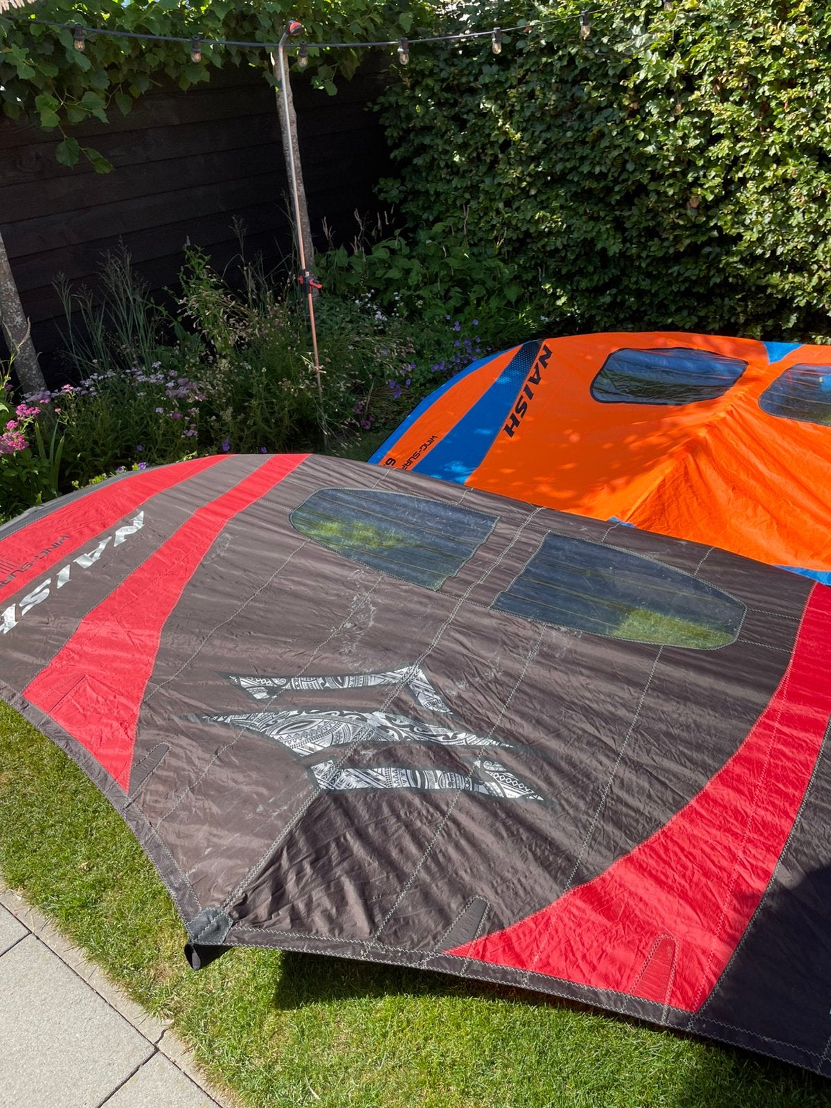 Naish Wings 5.0 & 6.0 m² – Complete set – €440, Ophalen of Verzenden, Gebruikt, Wingsurf-wing