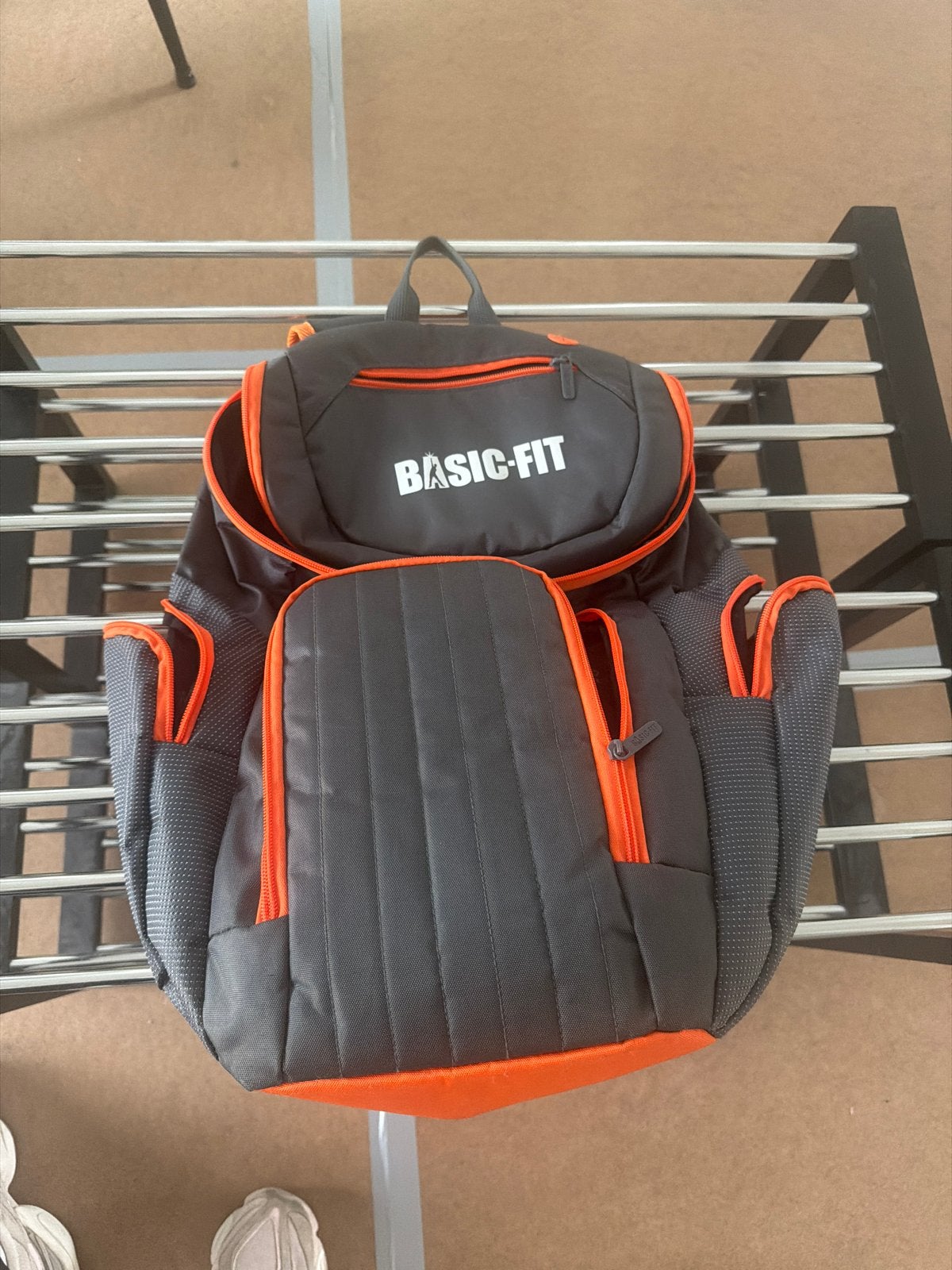 Basic-Fit Rugzak - Grijs/Oranje Sporttas, Gebruikt, 25 tot 40 cm, Ophalen of Verzenden, Overige merken
