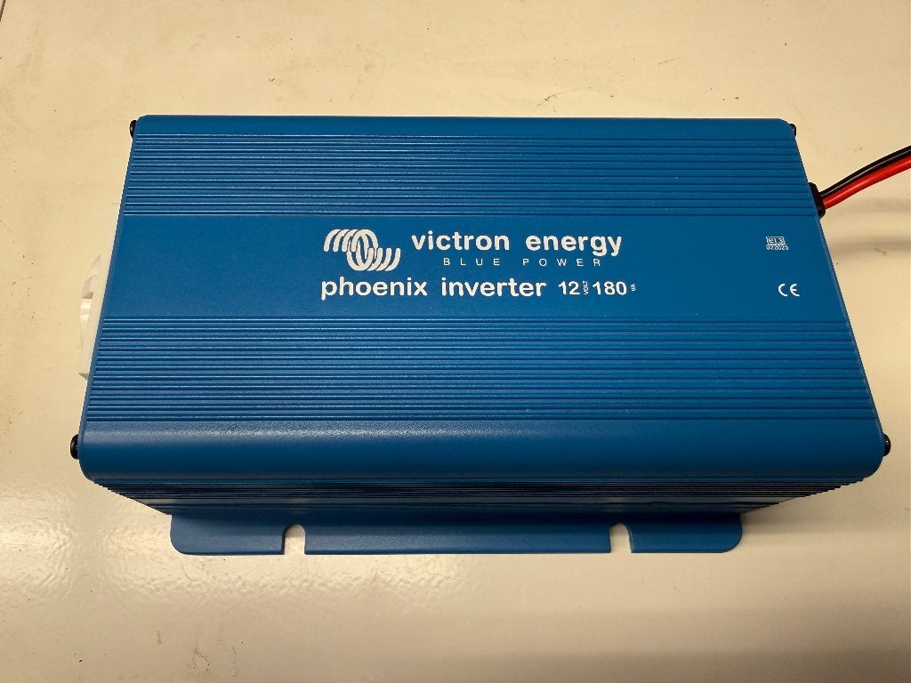 Deze Victron Phoenix 12/180 Omvormer - als nieuw!, Ophalen of Verzenden, Zo goed als nieuw, Kabel of Apparatuur