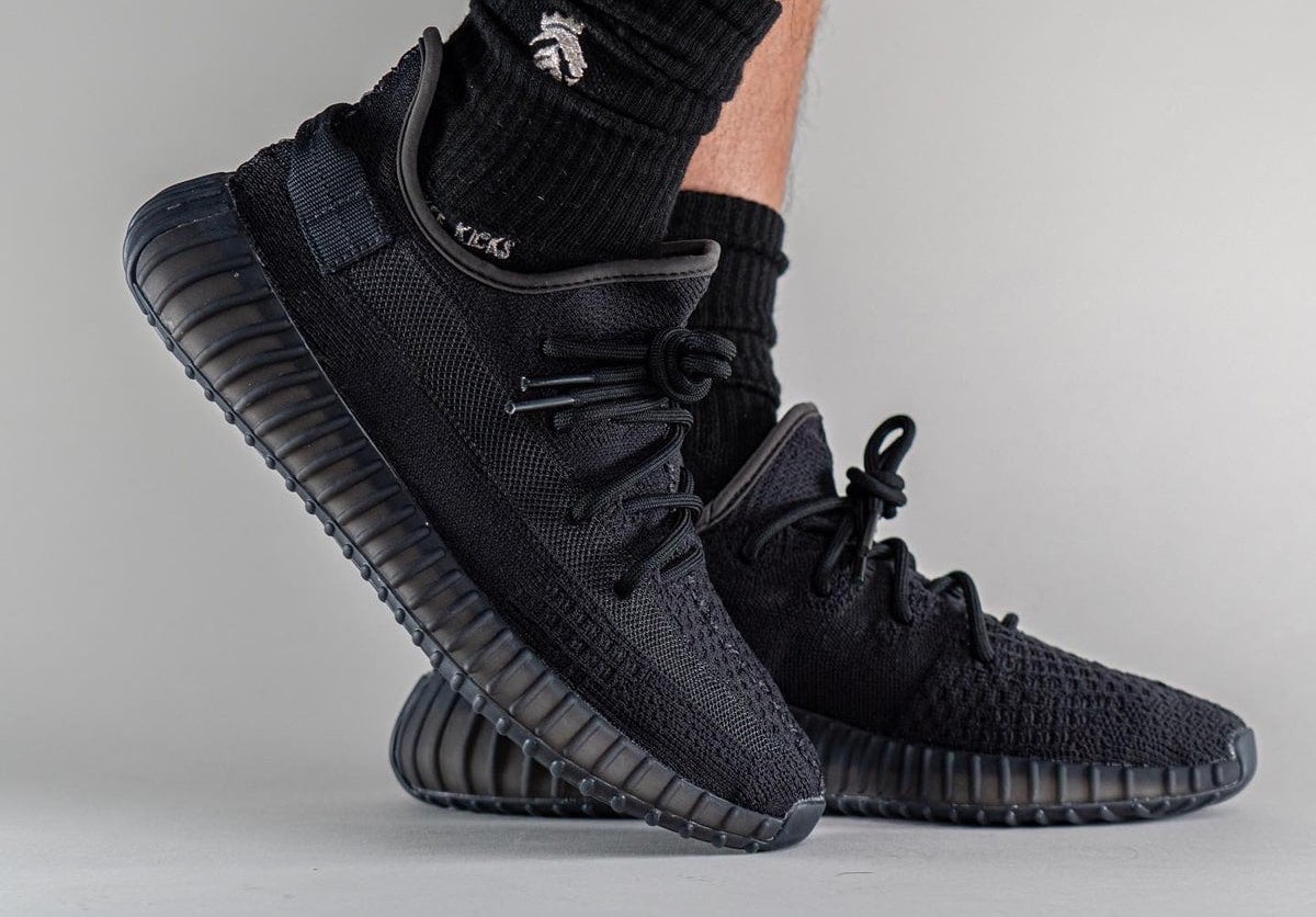 Adidas Yeezy 350 v2 Onyx zwart meerdere maten origineel, Kleding | Heren, Schoenen, Adi, Adi, Zwart, Nieuw
