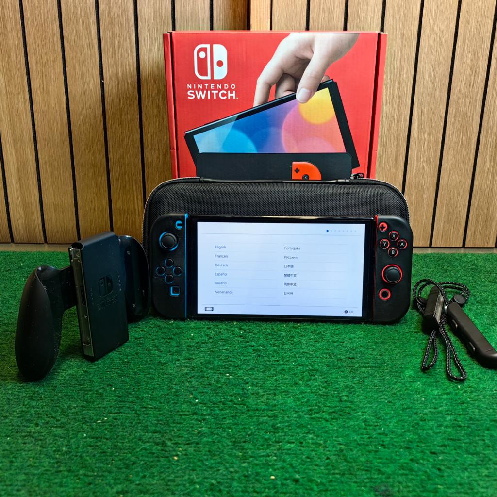 Nintendo Switch OLED Spelcomputer - In Nette Staat, Spelcomputers en Games, Spelcomputers | Nintendo Switch, Zo goed als nieuw