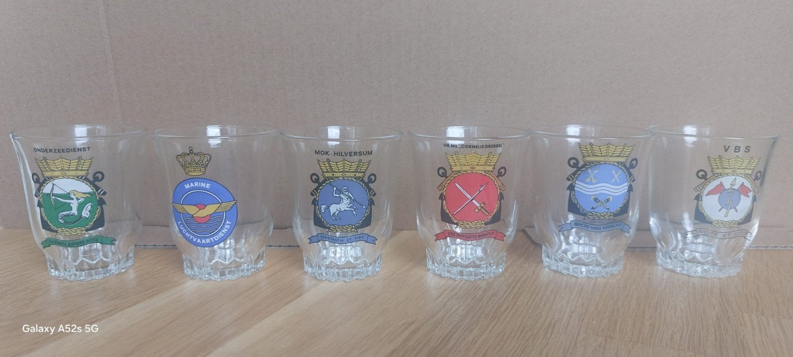 Set van 6 Glazen met Marine Emblemen, Ophalen