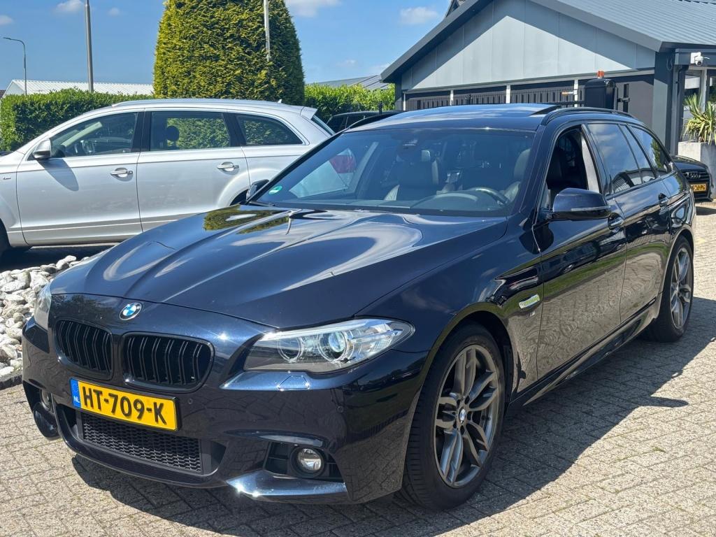 BMW 5 Serie Touring 525D M Sportpakket 2015 Panodak Trekhaak, Auto's, Automaat, Achterwielaandrijving, Euro 6, 2000 kg