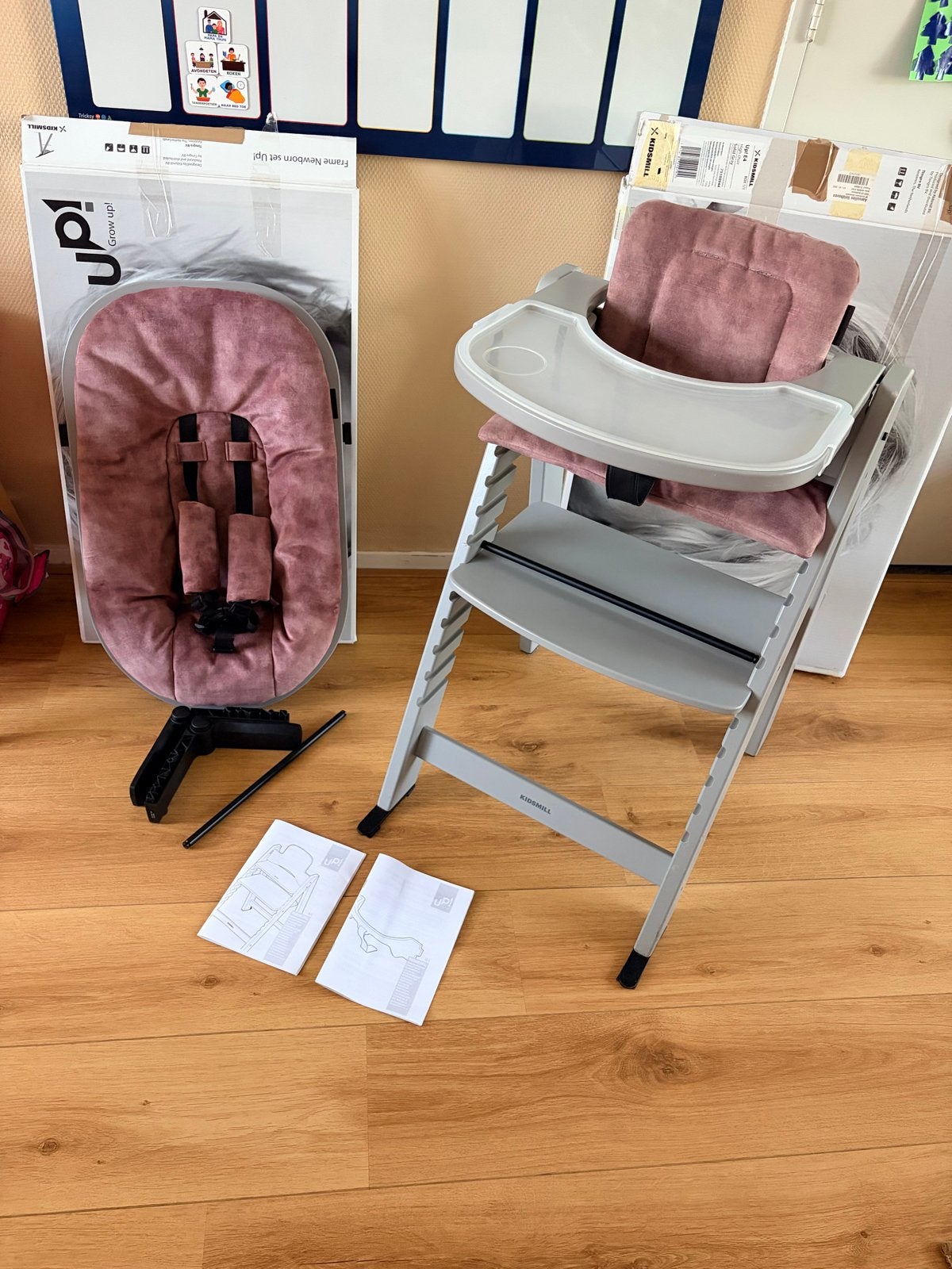 Kidsmill Up! Kinderstoel met Newborn Set en Eetblad, Ophalen, Zo goed als nieuw, Meegroeistoel, Afneembaar eetblad
