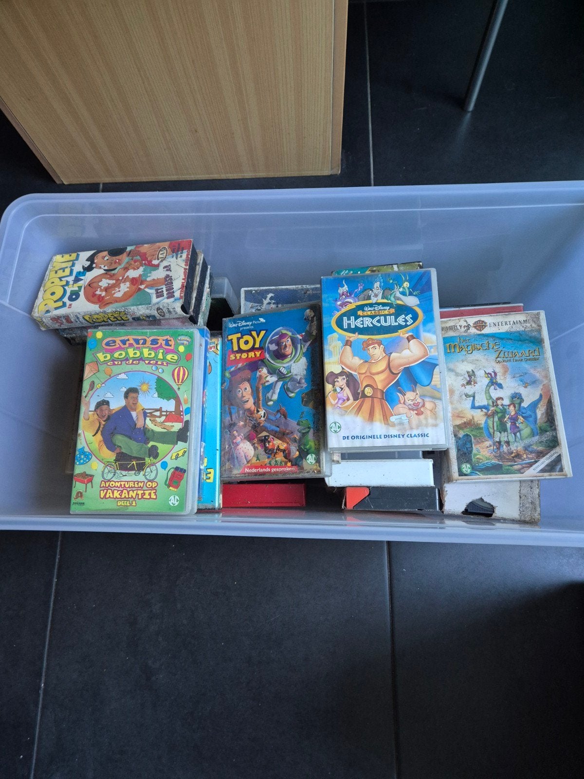 GRATIS: VIDEOBANDEN, 1 speler, Ophalen, Zo goed als nieuw, Vanaf 3 jaar