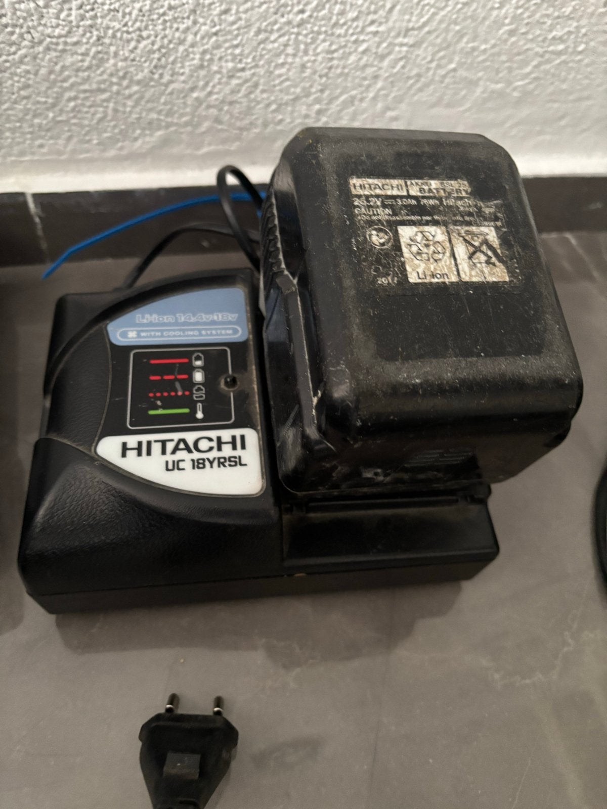 Hitachi acculader UC 18YRSL met accu, Ophalen of Verzenden, Gebruikt, Overige typen