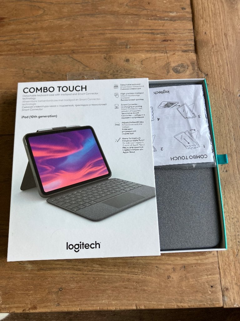 Keyboard Logitech Combo Touch iPad 10th generation, Computers en Software, Tablet-hoezen, Zo goed als nieuw, Bescherming voor- en achterkant