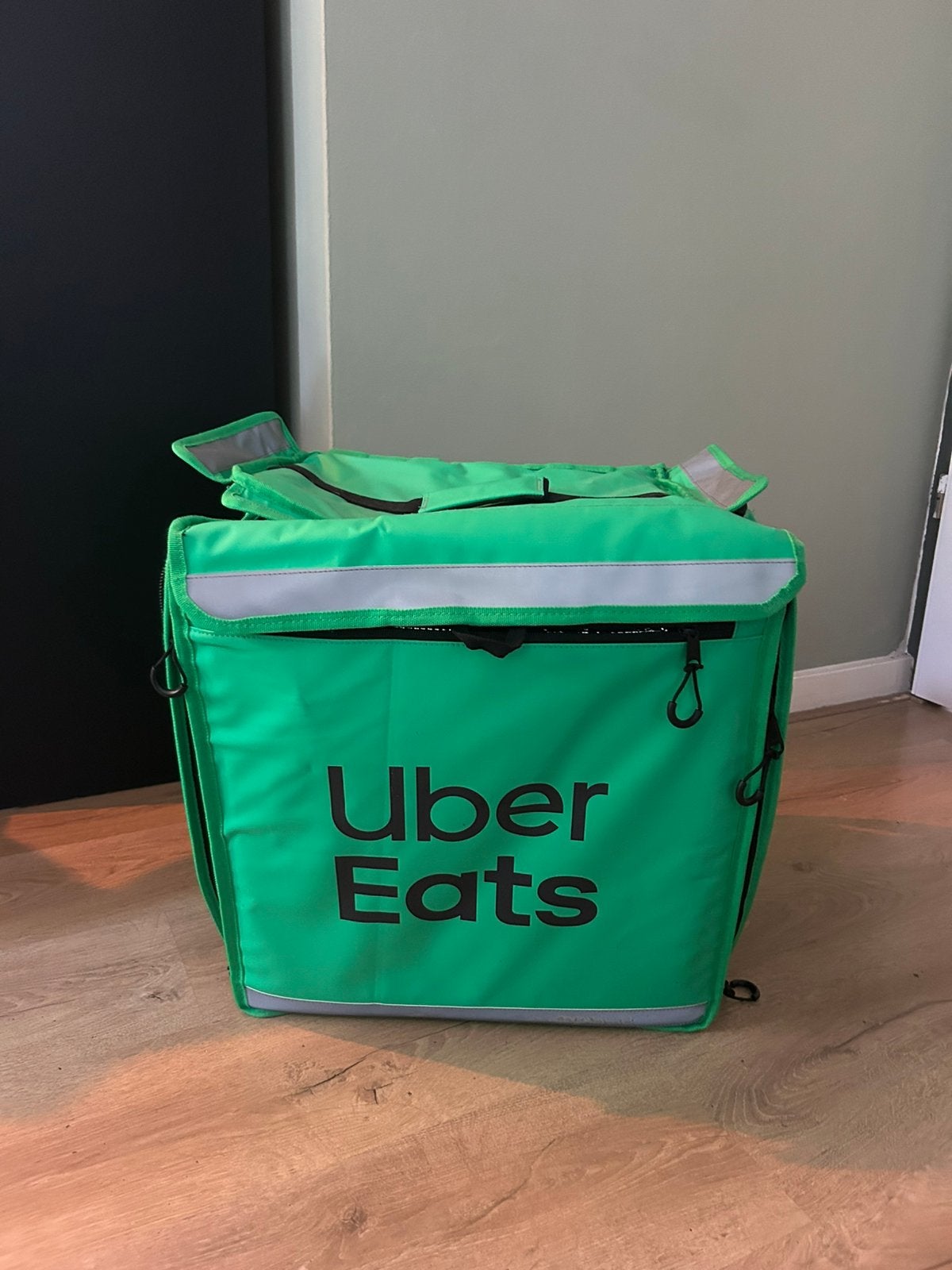 Uber eats- full gear(delivery bag, outfit and helmet), Ophalen, Zo goed als nieuw