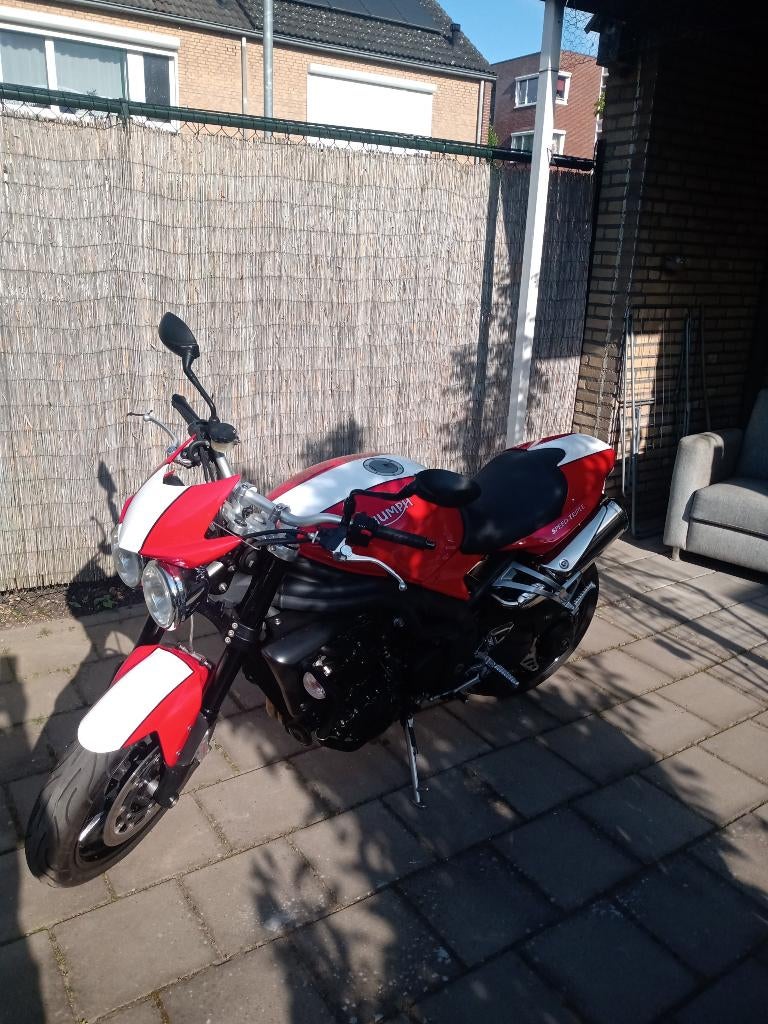 Triumph Speed triple 1050 SE, Occasion, Motorrijbewijs A, 3 cilinders, Particulier