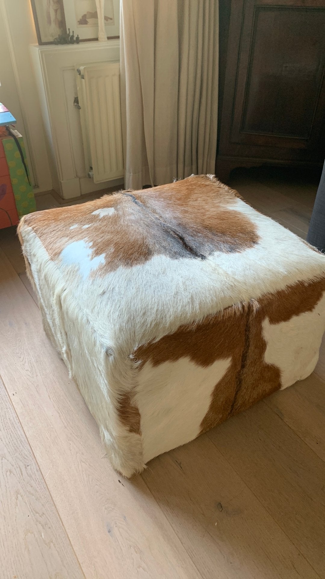Vierkante poef koeienvel, Ophalen, Overige materialen, Gebruikt, 50 tot 75 cm