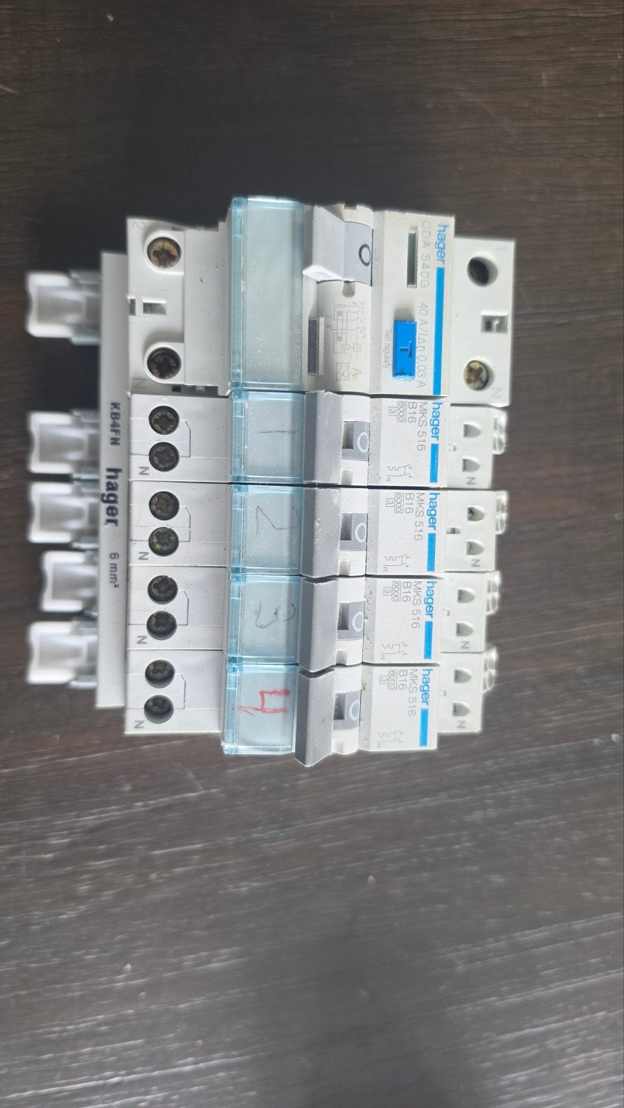 Hager aardlekschakelaar + 4x B16 automaat + kamrail, Ophalen of Verzenden, Gebruikt, Hager, Installatieautomaat