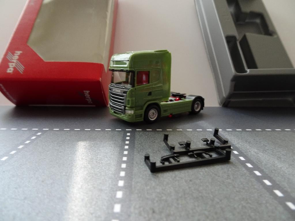 705 herpa 156851 scania r09 2-as trekker groen 1:87 truck, Ophalen of Verzenden, Nieuw, Bus of Vrachtwagen, Herpa