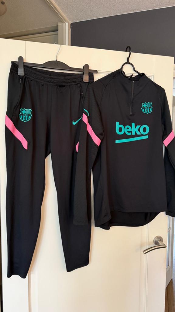 FC Barcelona Trainingspak - Zwart/Roze/Turquoise, Maat M, Ophalen of Verzenden, Zo goed als nieuw, Trainingspak