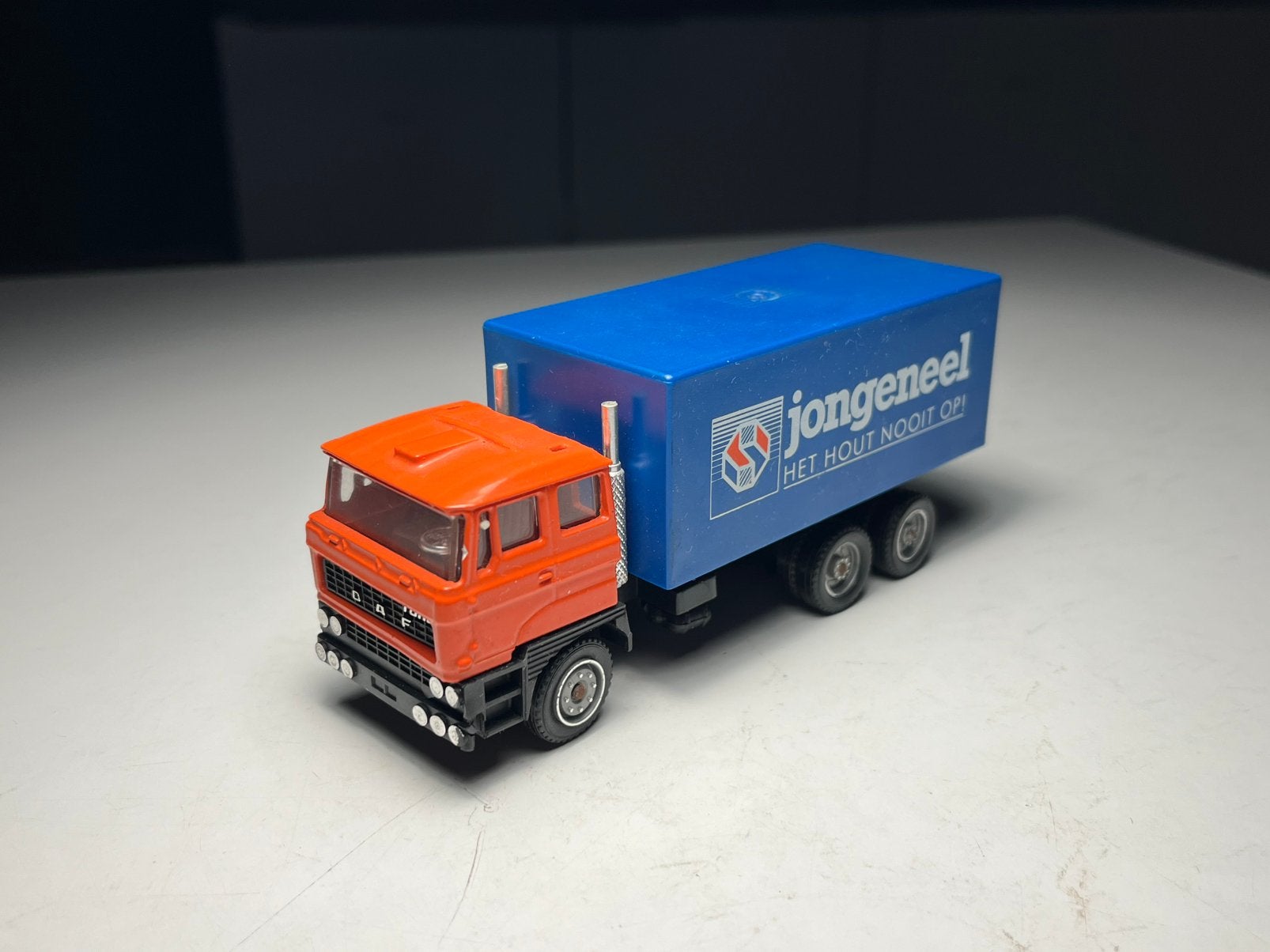 Solido - DAF F2800 Jongeneel - Schaal 1:60, Ophalen of Verzenden, Gebruikt, Bus of Vrachtwagen