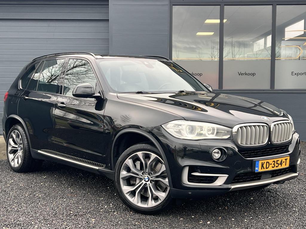 BMW X5 xDrive 50i High Executive Navi,Pano,Camera,Leder,Trek, Auto's, Automaat, Lichtsensor, Gebruikt, Zwart