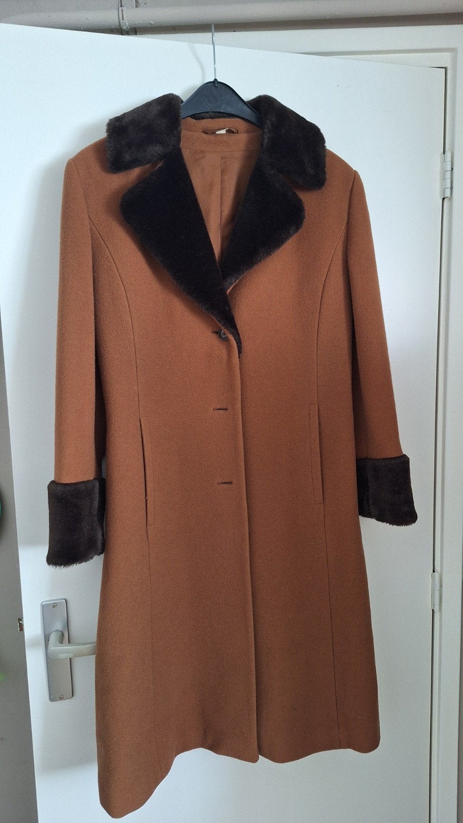 mooie wintermantel  in zeer goede staat, Kleding | Dames, Jassen | Winter, Ophalen of Verzenden, Gedragen, Maat 38/40 (M), Bruin