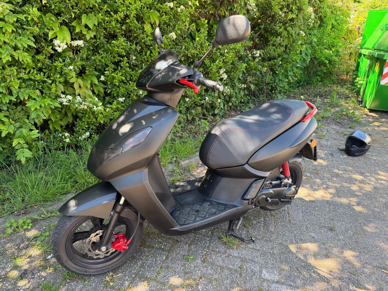 Peugeot Kisbee 2018 Geel kenteken, Ophalen, Zo goed als nieuw, Benzine, Overige modellen