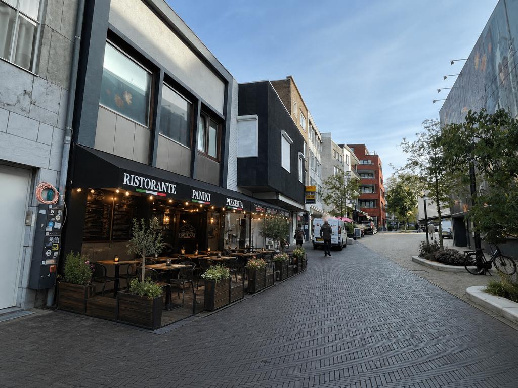 Pizzeria, horeca zaak ter overname / friture/donder