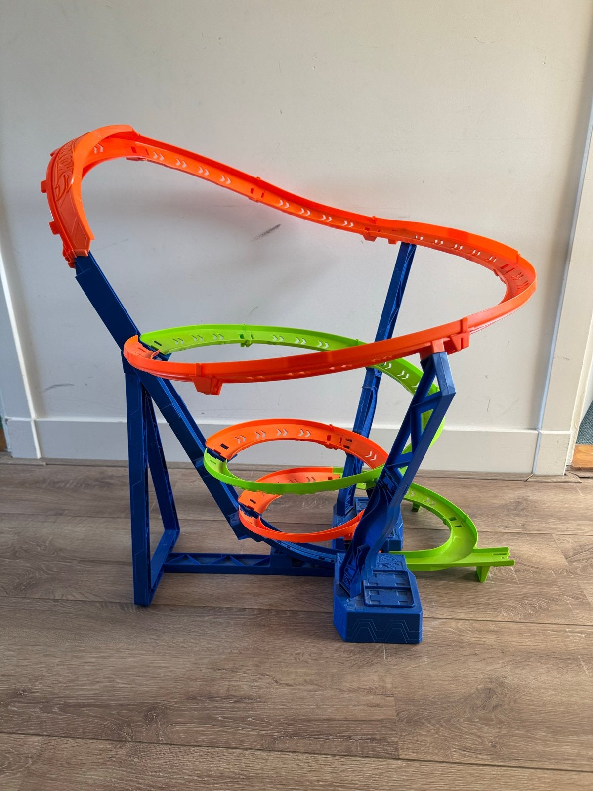 Hotwheels racebaan met 5 auto's, Ophalen of Verzenden, Gebruikt