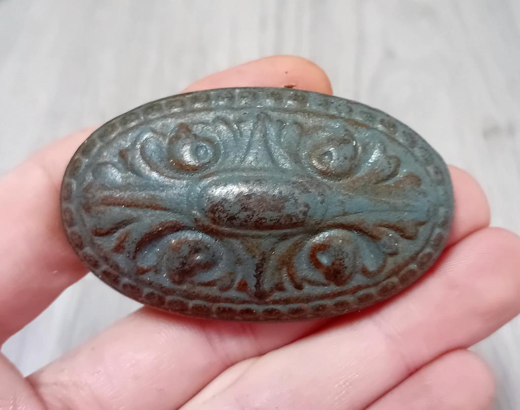 oude handgreep knop deurknop in geverfd gegraveerd metal, Antiek en Kunst, Ophalen of Verzenden