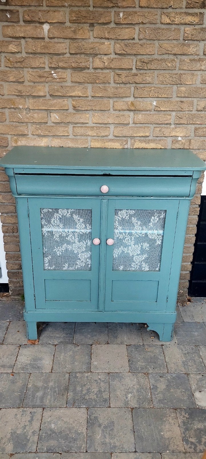 Brocante kastje, Ophalen