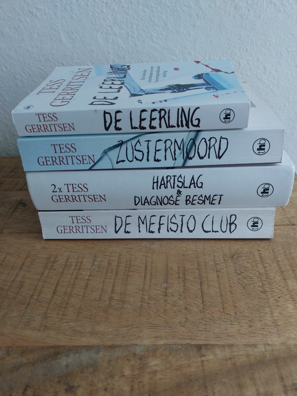 5 spannende thrillers van Tess Gerritsen, Ophalen of Verzenden, Zo goed als nieuw