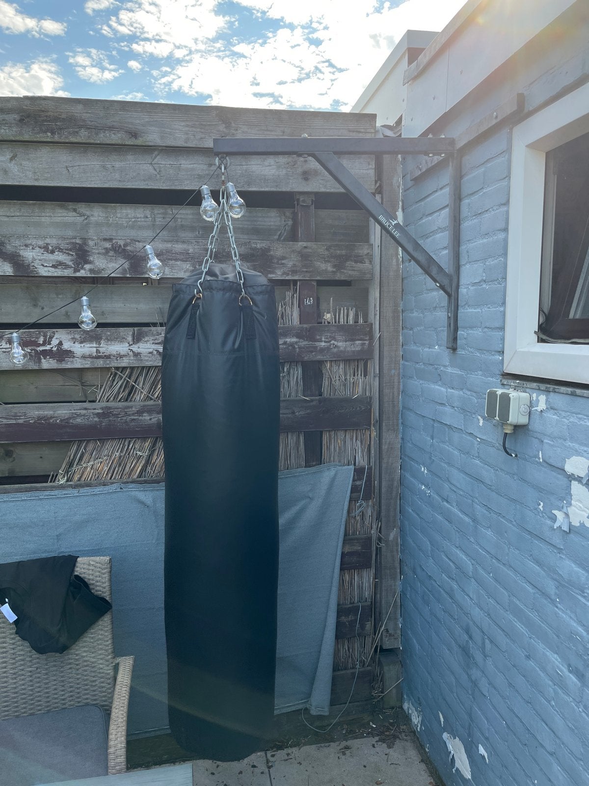Bokszak (65 kg) met muurbeugel en bokshandschoenen, Ophalen, Zo goed als nieuw, Bokszak