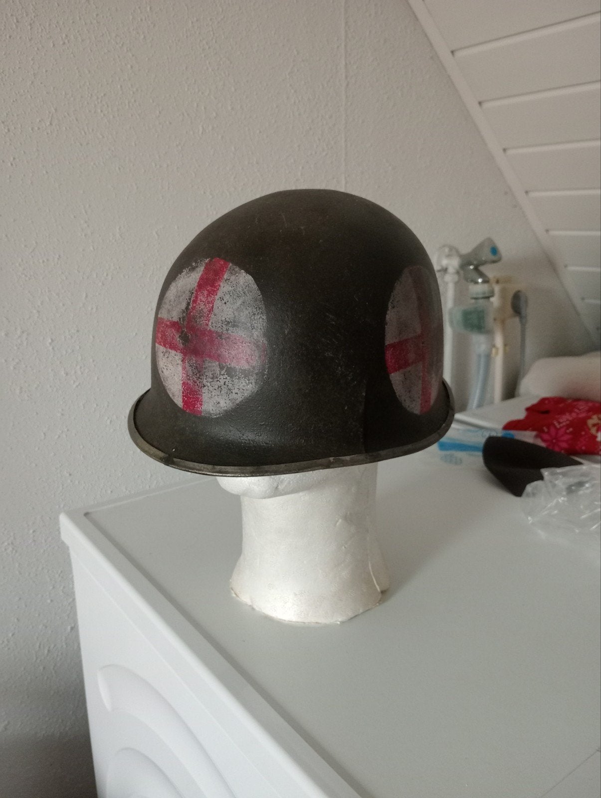 Originele US Medic Helm uit de Ardennen met gat, Verzamelen, Ophalen of Verzenden, Landmacht, Amerika, Helm of Baret
