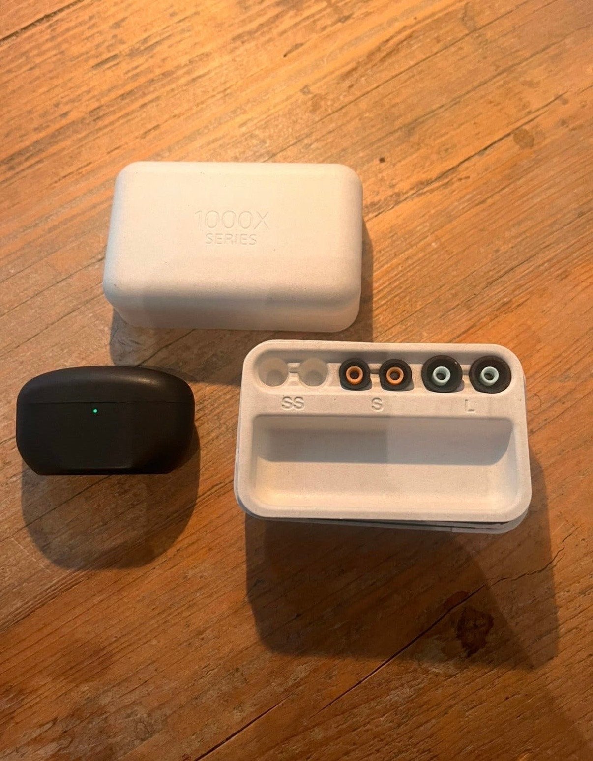 Sony 1000xm5 oplaadcase met doos en oordopjes (zonder earbud, Audio, Tv en Foto, Koptelefoons, In-ear, Draadloos opladen, Ophalen of Verzenden