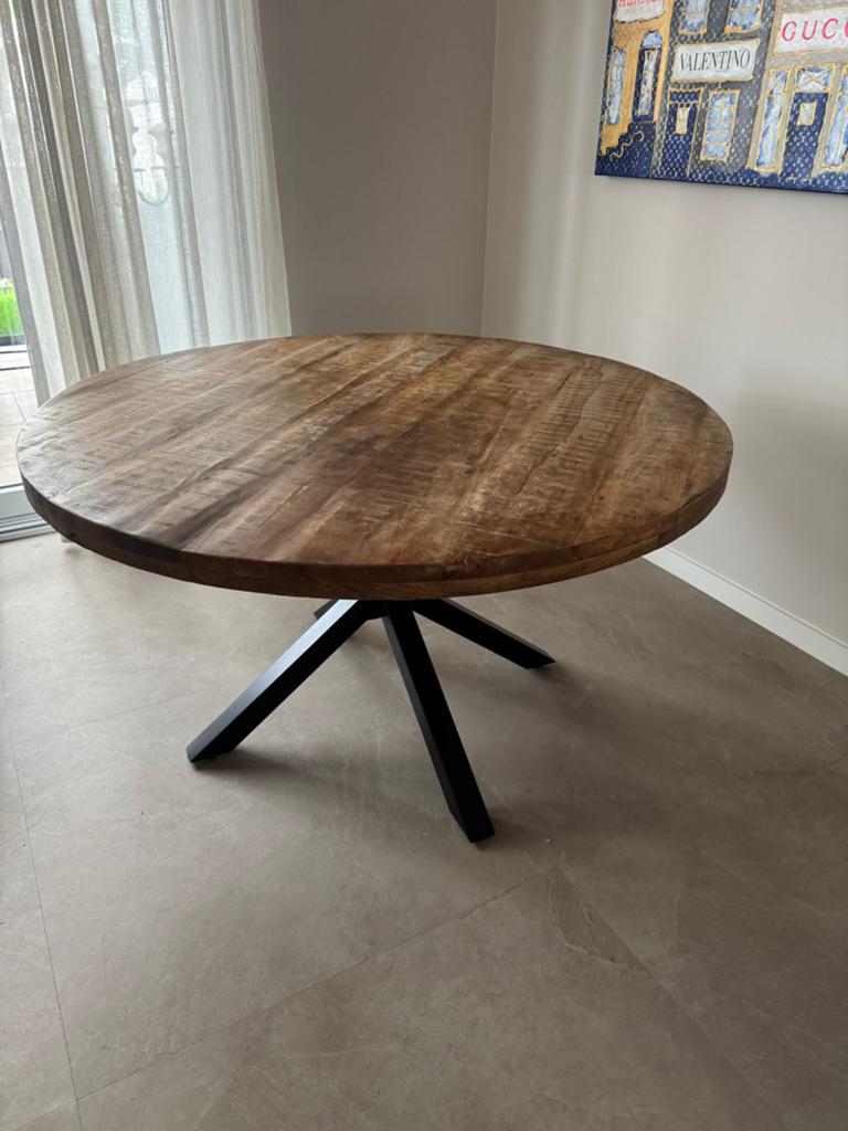 Eettafel rond 140 cm mangohout met stalen poot, Huis en Inrichting, Tafels | Eettafels, Ophalen, Rond, Zo goed als nieuw, Vijf personen of meer