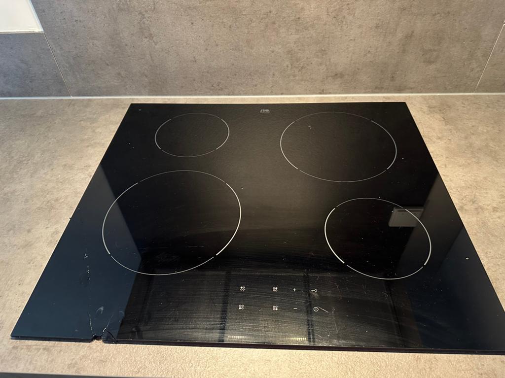 ETNA Inductiekookplaat, werkt perfect, ondanks kleine barst., Ophalen, 4 kookzones, Zo goed als nieuw, Inbouw