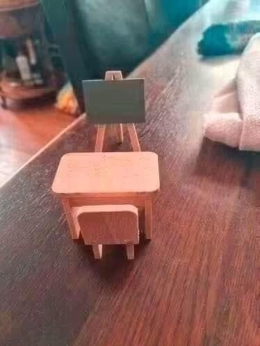 Poppenhuis miniaturen: schoolbord, tafel en stoel (Caco), Ophalen of Verzenden