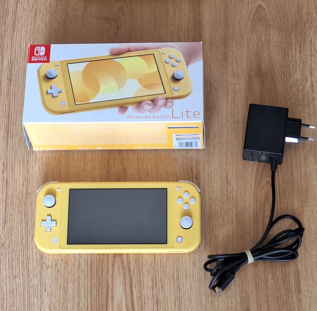 Nintendo Switch Lite + Mario Kart 8 Deluxe, Spelcomputers en Games, Games | Nintendo Switch, Racen en Vliegen, Ophalen of Verzenden