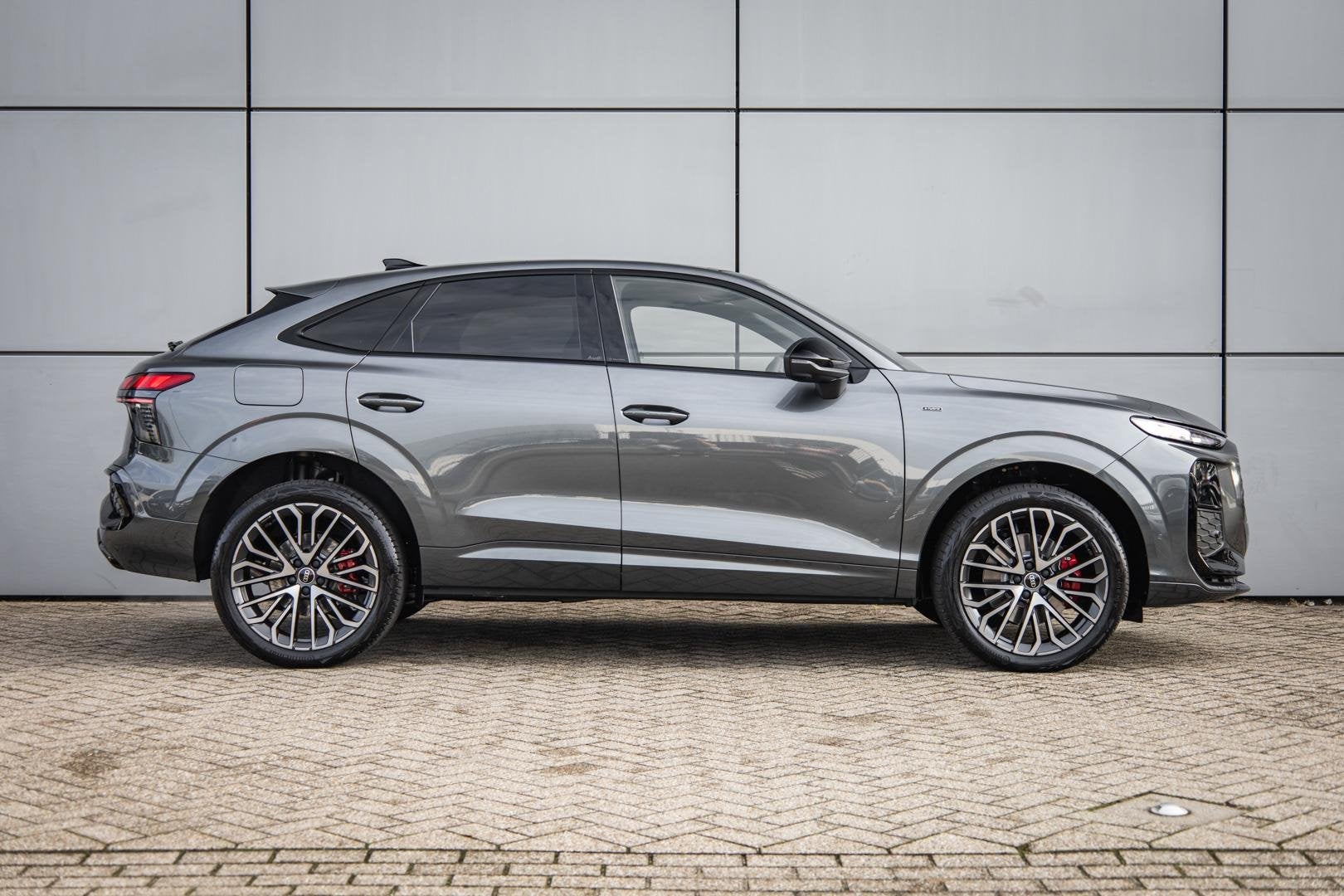 Audi Q3 Sportback 1.5 e-hybrid 272pk S Edition | Tech Pack P, Auto's, 12 maanden, 1800 kg, 1498 cc, 4 cilinders