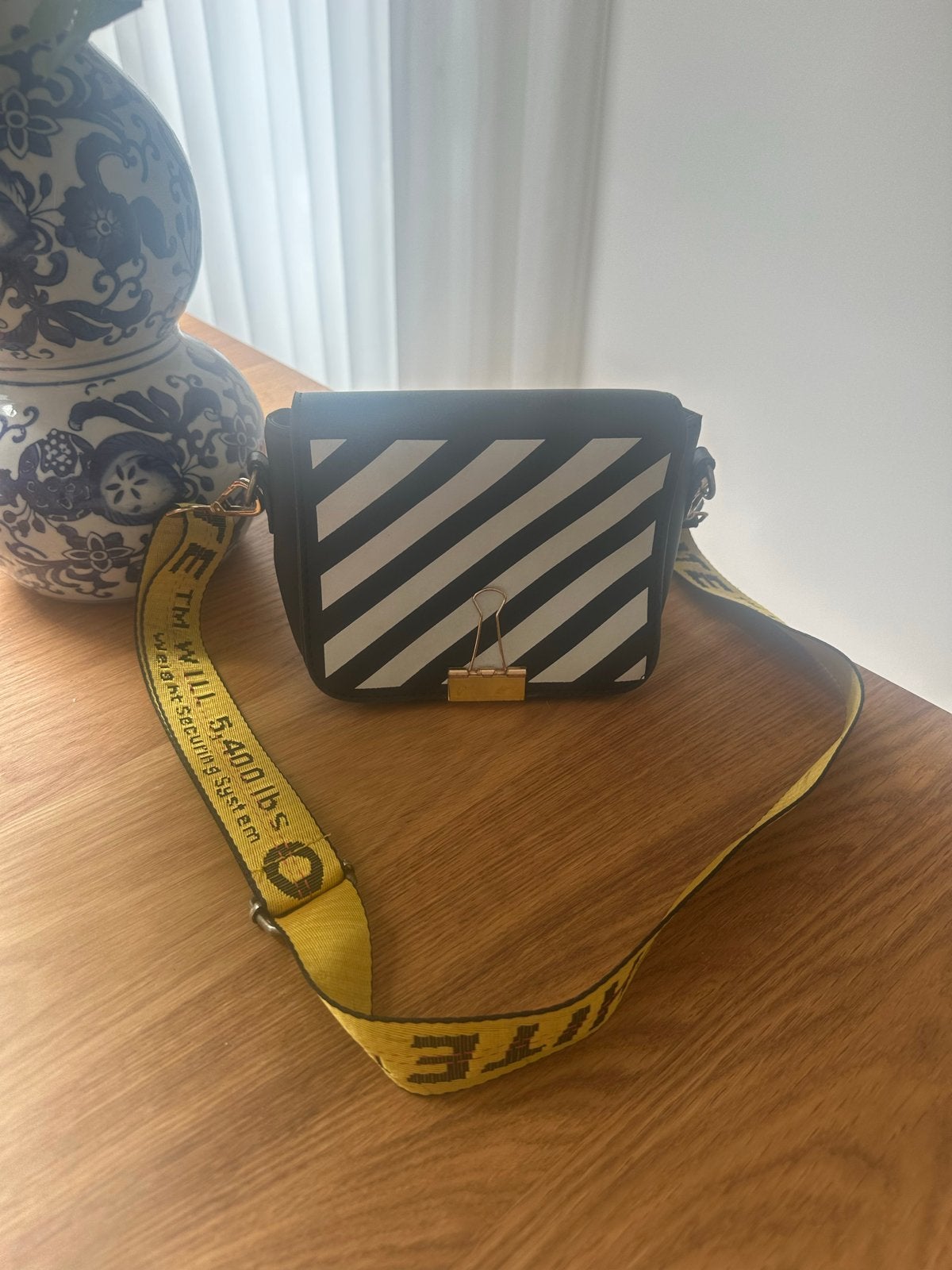 Stijlvolle Crossbody Tas - Wit, Zwart, Geel, Sieraden, Tassen en Uiterlijk, Tassen | Schoudertassen, Ophalen of Verzenden, Gebruikt