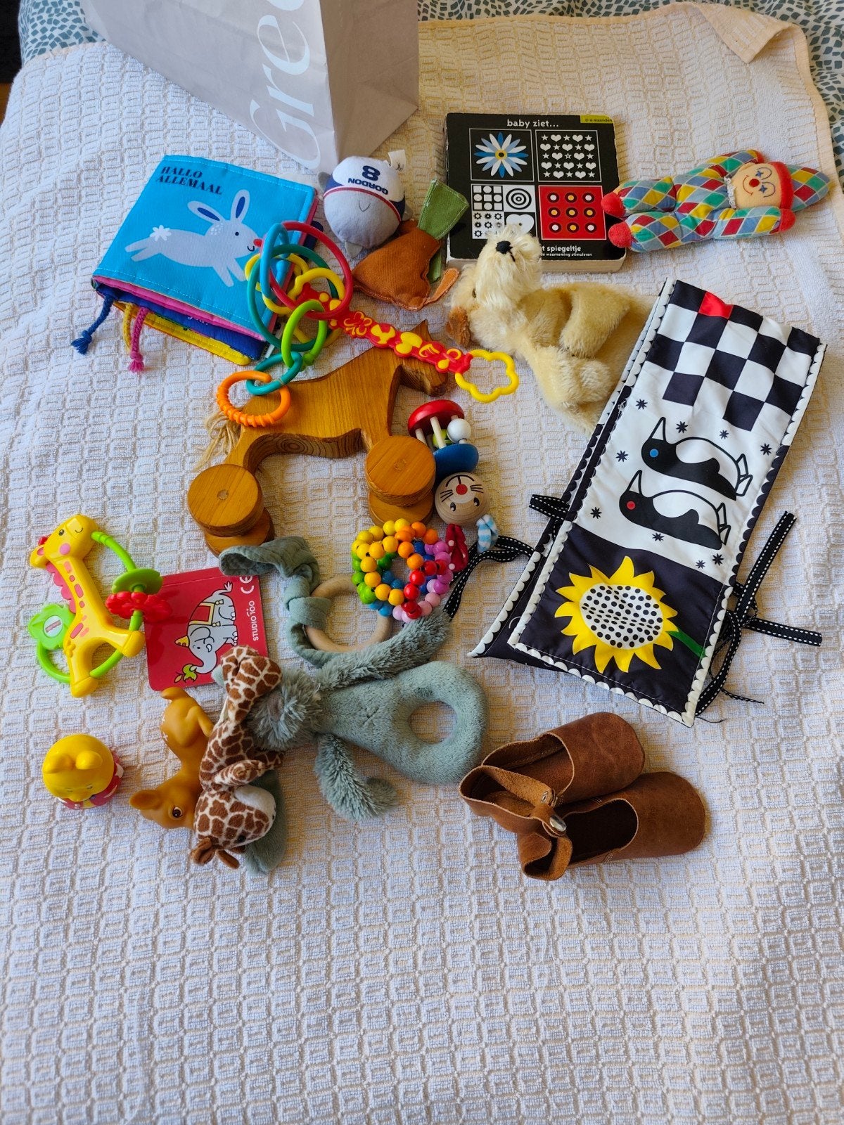 babyspeelgoed: rammelaars, boekjes, knuffels, Ophalen, Gebruikt, Overige typen, Met wieltjes