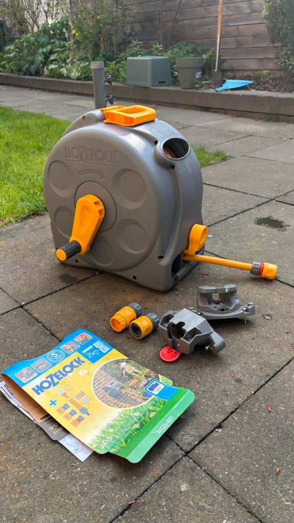 Hozelock wandslangbox 25m, Tuin en Terras, Tuinslangen, Ophalen, Zo goed als nieuw, Tuinslang
