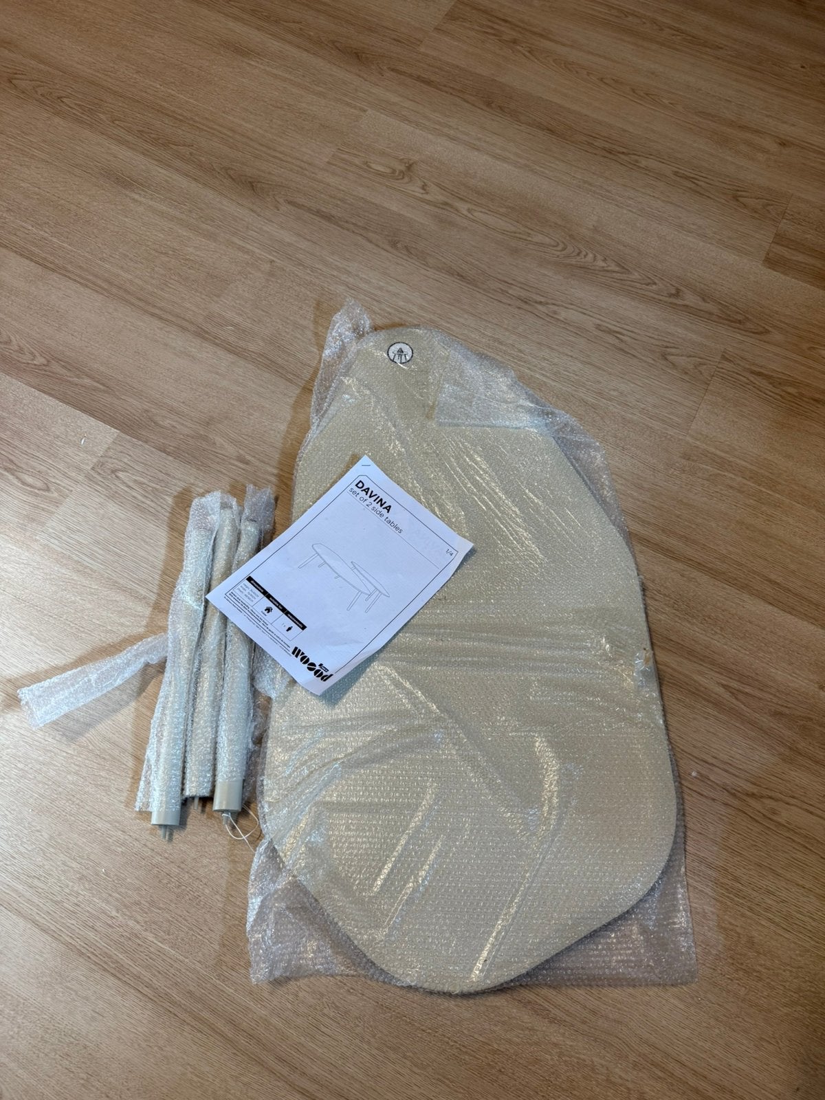 Nieuw tafeltje beige, Ophalen, Nieuw, Overige vormen, 50 tot 100 cm