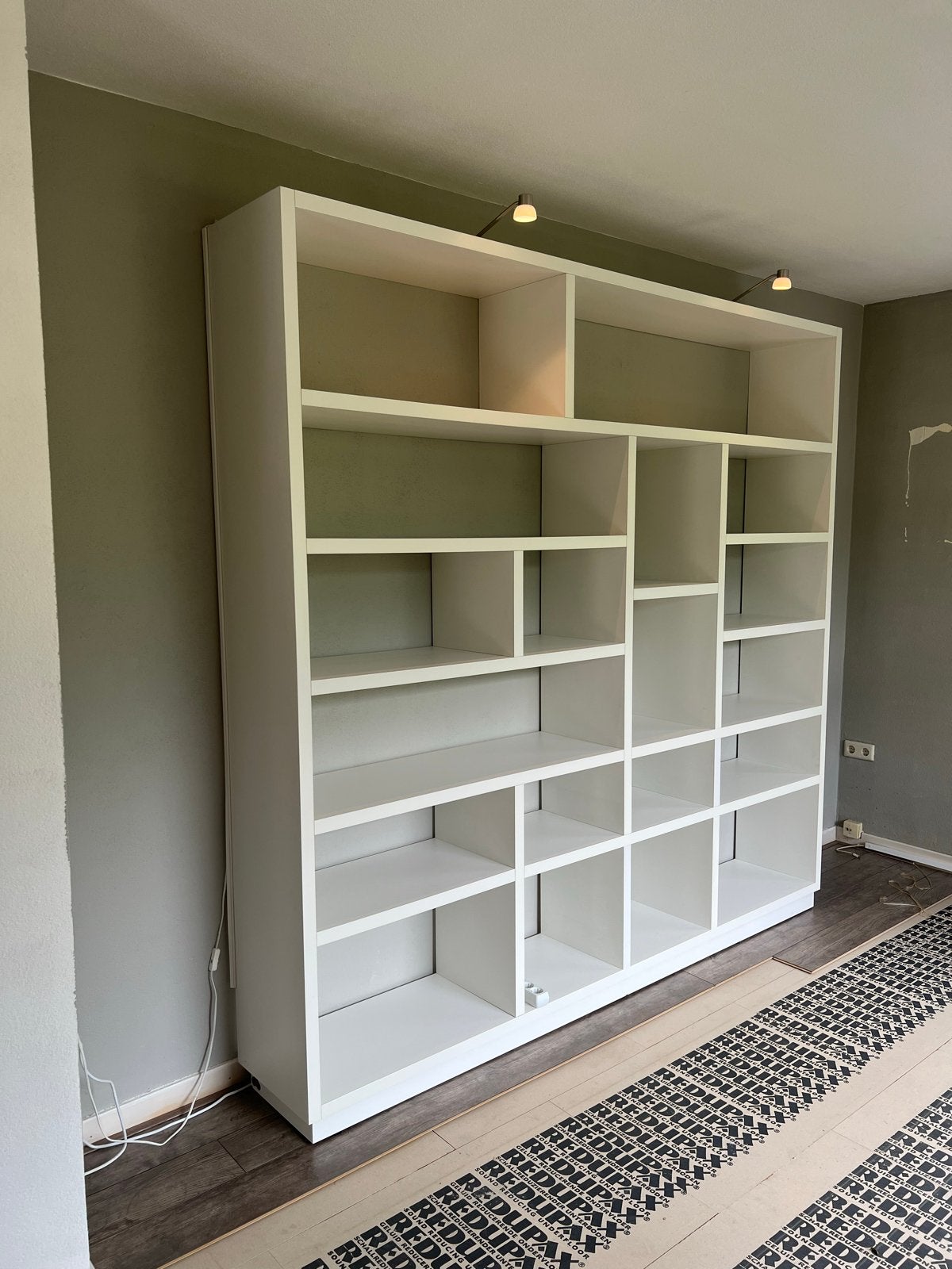 Moderne witte kast met diverse vakken, Ophalen, Met plank(en), 200 cm of meer, 150 tot 200 cm