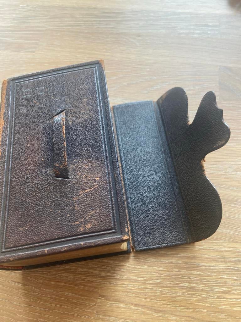 Oude Bijbel in leren hoes, Ophalen of Verzenden