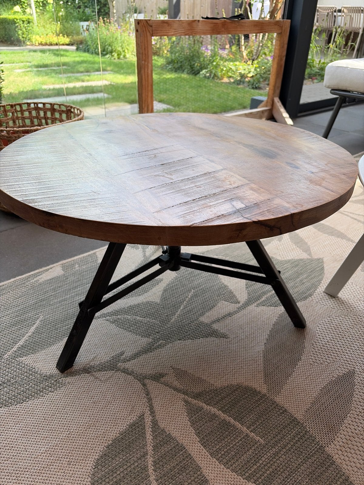 By-Boo Ronde salontafel van mangohout met metalen onderstel, Huis en Inrichting, Ophalen, Gebruikt, Rond, 50 tot 100 cm