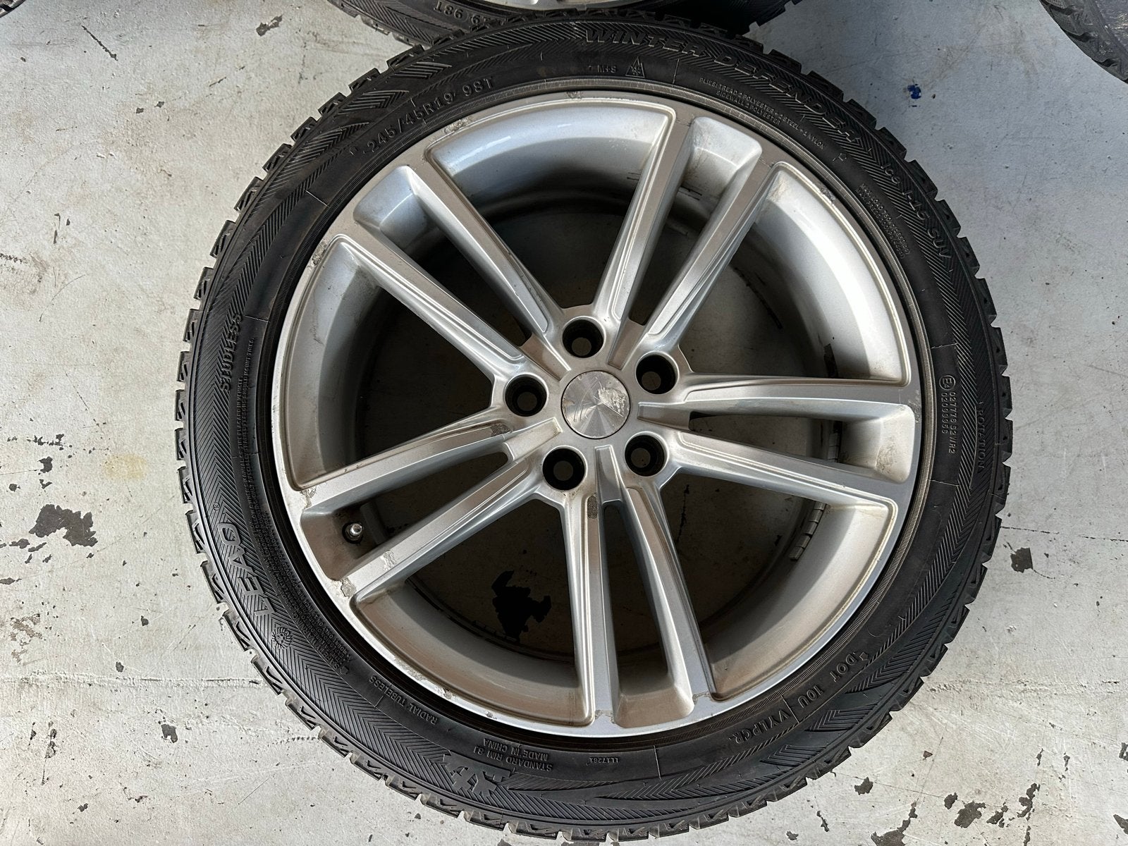 Tesla model S winterbanden met velgen - 245/45 R19, 18 inch, Banden en Velgen, Personenwagen, Gebruikt