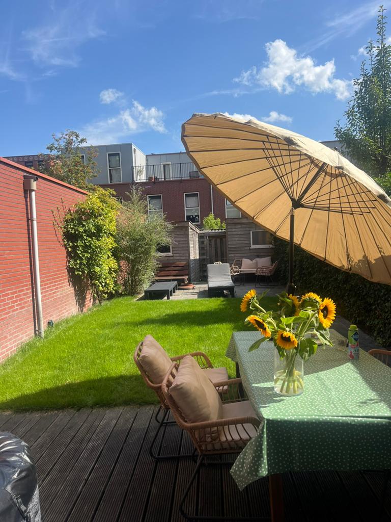 Parasol inclusief voet, Ophalen, Zo goed als nieuw, 1 tot 2 meter, Zweefparasol