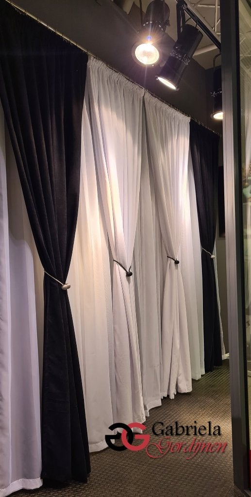 Showroom model .Vitrage met 4 gordijnen, 200 cm of meer, Nieuw, Ophalen of Verzenden, 200 cm of meer