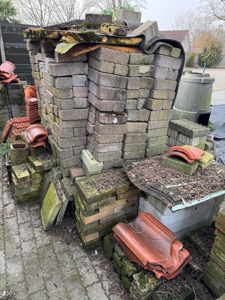 Gratis afhalen, verschillende stenen tegels beton klinkers, Ophalen, Zo goed als nieuw, Beton, Klinkers
