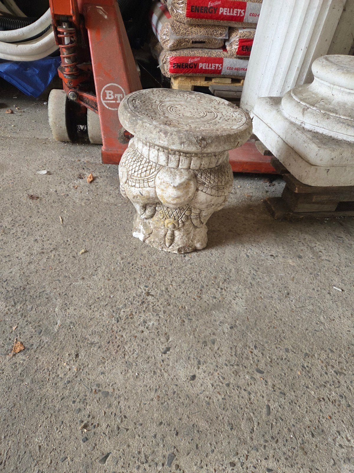Decoratieve betonnen sokkel/voetstuk, Ophalen, Gebruikt