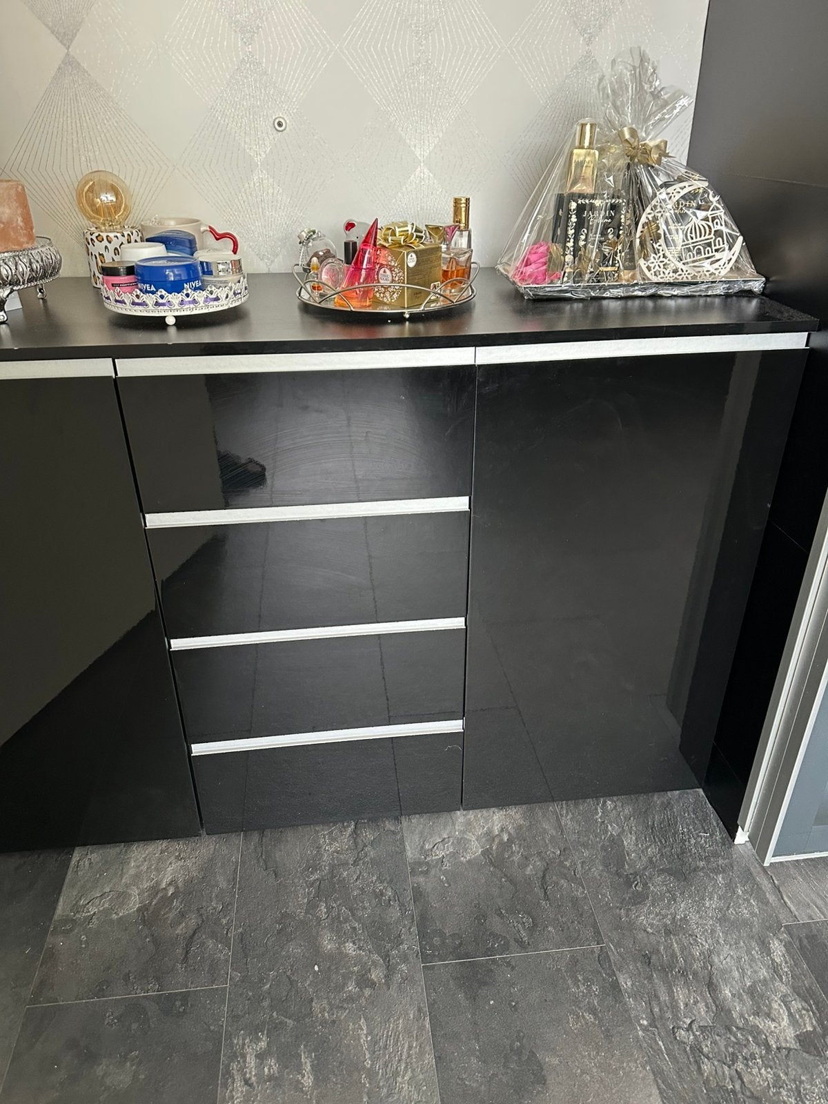 Zwart hoogglans kast, Ophalen, Gebruikt, Overige materialen, Met lade(s)