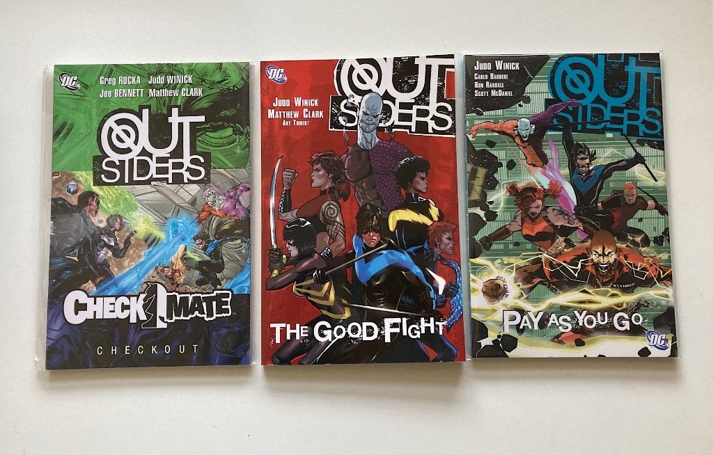 2 x Outsiders + Outsiders Checkmate TPB (DC Comics 2008), Meerdere comics, Ophalen, Zo goed als nieuw, Amerika